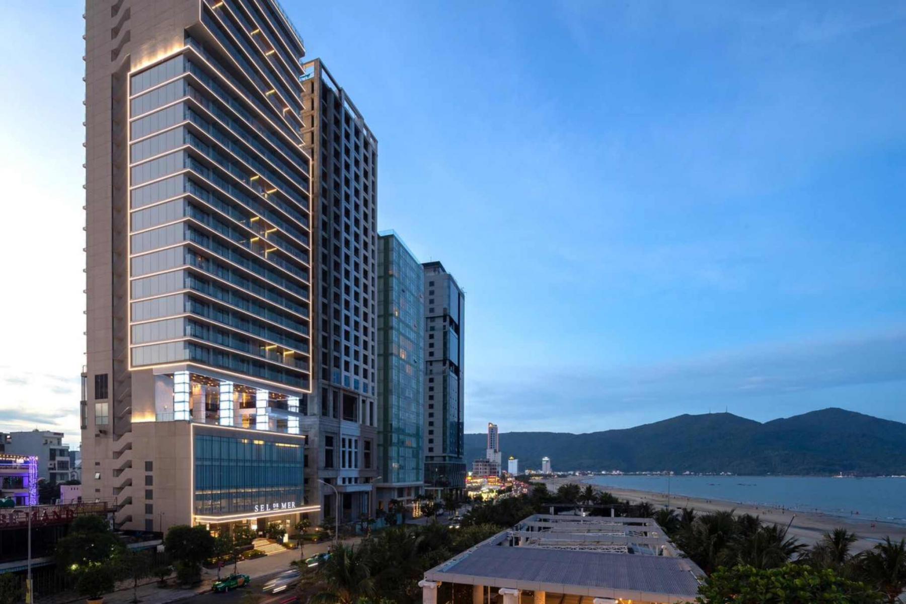 Thiết kế cao tầng của Sel de Mer Hotel & Suites 